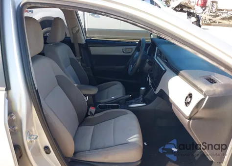 2018 Toyota Corolla L z USA, uszkodzony, nr VIN 5YFBURHE9JP776068